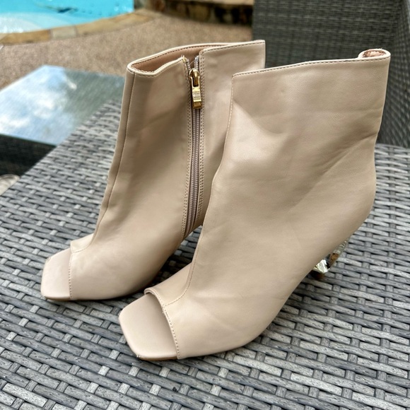 Yoki Tan Gold Heart Heels Boots Sz 10 - Picture 2 of 5